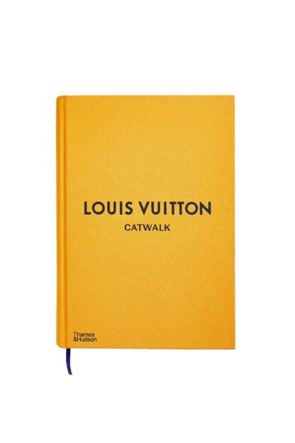 LOUIS VUITTON PODYUM KİTABI (İNGİLİZCE)