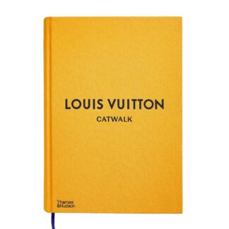 LOUIS VUITTON PODYUM KİTABI (İNGİLİZCE)