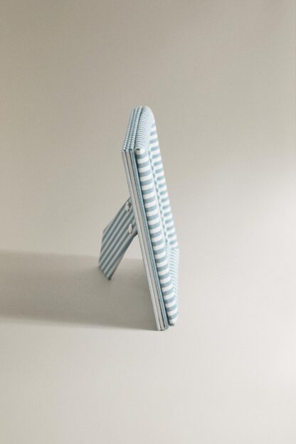 ÇİZGİLİ KARE BEBEK FOTOĞRAF ÇERÇEVESİ